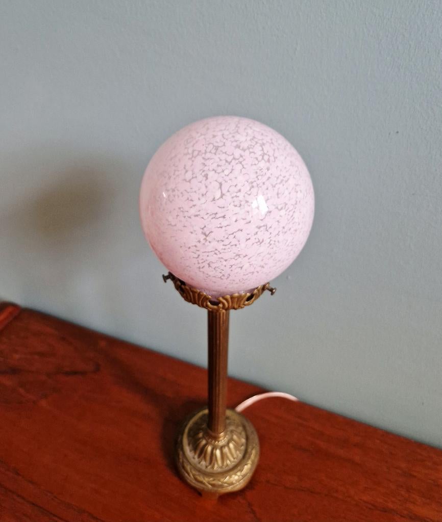 Tafellamp in verguld brons en roze gespikkeld glas, Antiek en Kunst, Ophalen of Verzenden