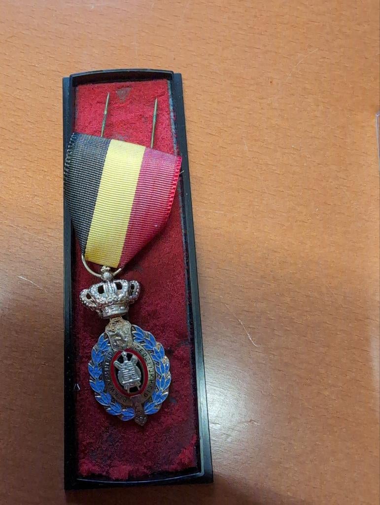 Belgische medaille Burgerlijke verdienste met originele doos, Ophalen of Verzenden