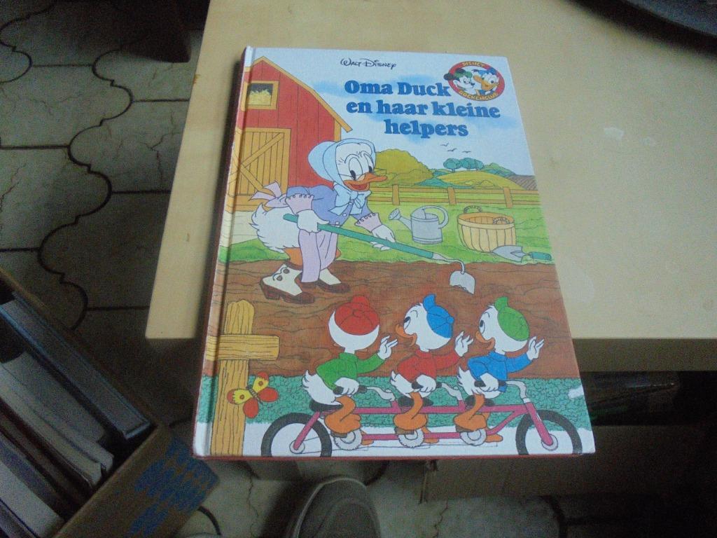 Oma Duck en haar kleine helpers, Boeken, Ophalen of Verzenden, Zo goed als nieuw