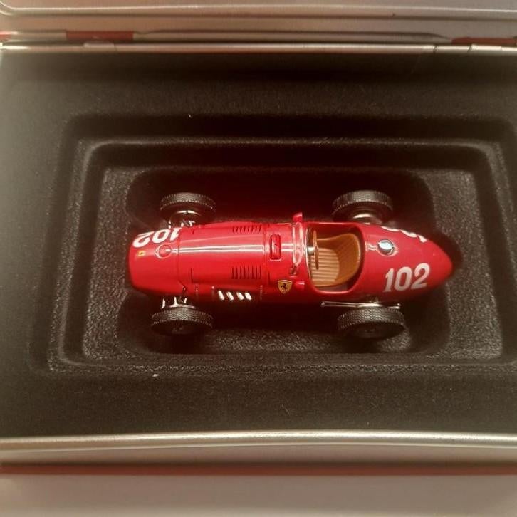 EXCLUSIEF: FERRARI 500 F2 NR.102 WINNER 1952*MIB*METAL BOOKC, Hobby en Vrije tijd, Modelauto's | 1:43, Nieuw, Auto, Overige merken
