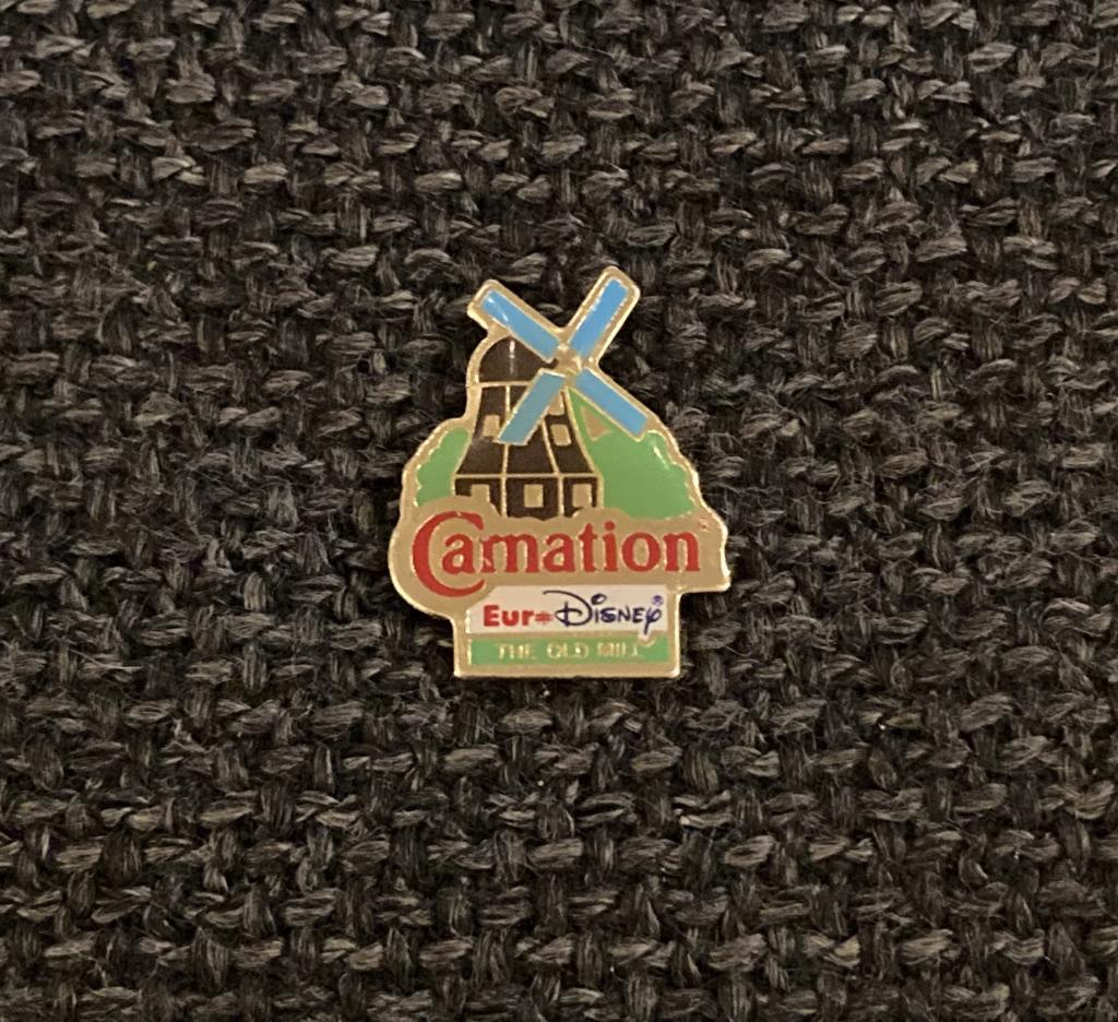 PIN - EURO DISNEY - CARNATION - THE OLD MILL, Verzenden, Gebruikt, Overige onderwerpen, Speldje of Pin