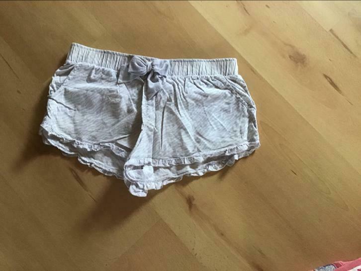 Short M, Enlèvement