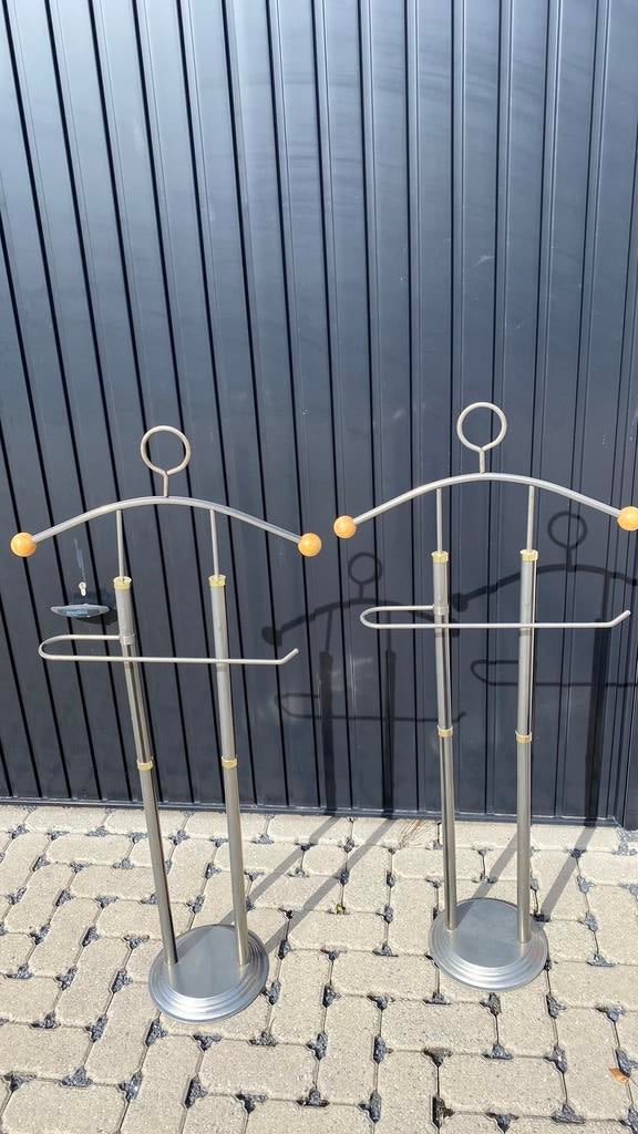 2 metalen kapstokken dressingboys, Ophalen, Gebruikt, 100 tot 150 cm, Metaal