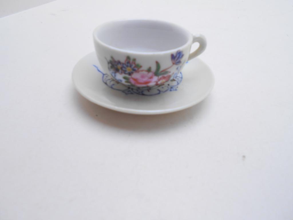 ancienne tasse miniature en porcelaine, Enlèvement ou Envoi