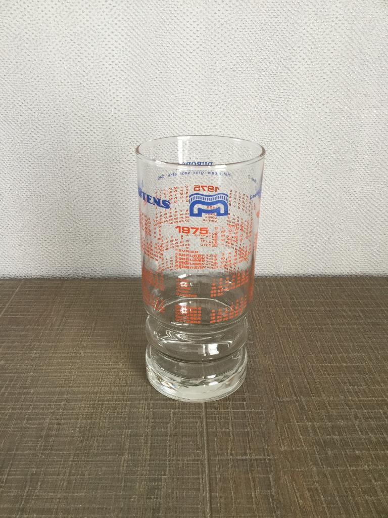 Glas met kalender 1975, Verzamelen, Ophalen of Verzenden, Zo goed als nieuw, Overige typen
