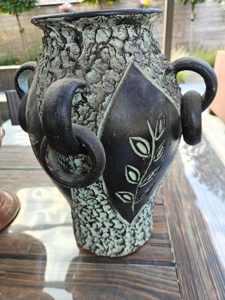 Vase en pierre vintage, léger dommage au fond., Enlèvement