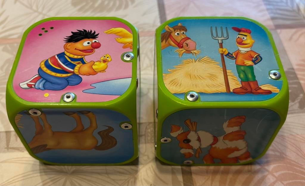 Bert en Ernie blokken,dieren met hun geluiden.7/7 cm., Kinderen en Baby's, Ophalen of Verzenden, Zo goed als nieuw