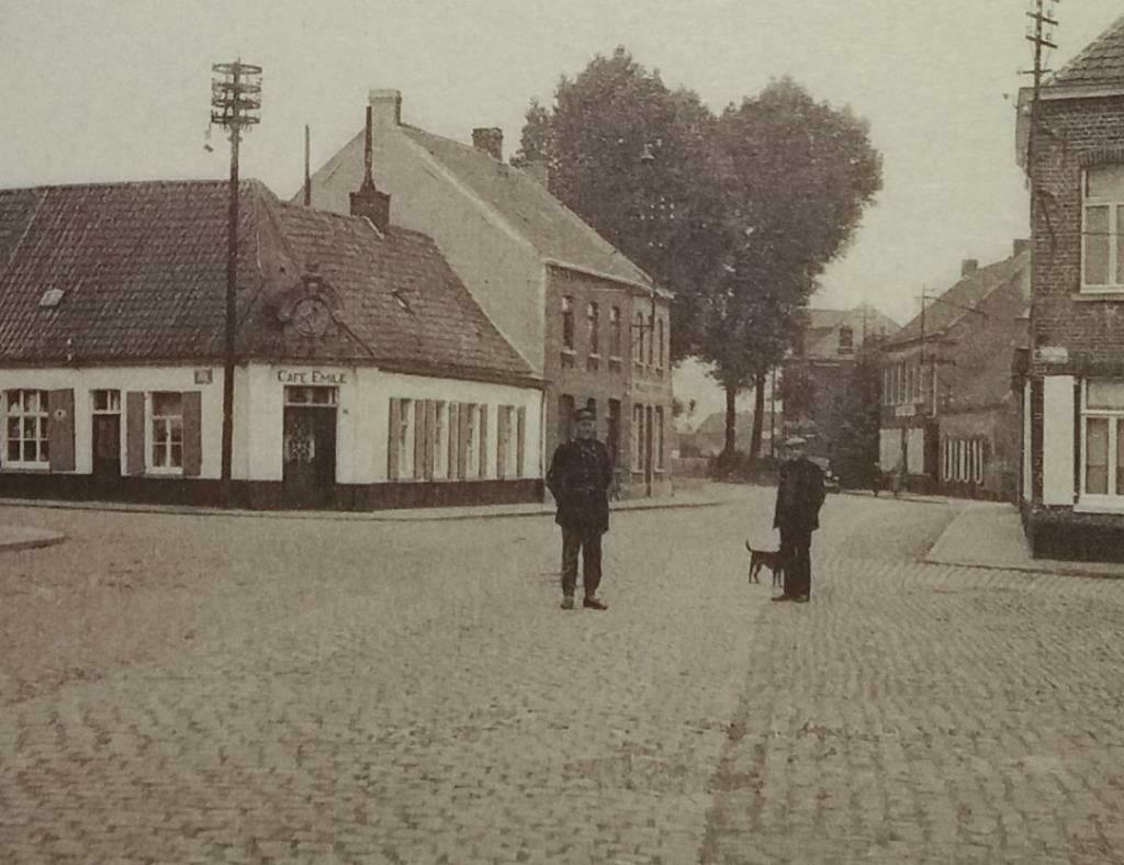 Postkaart Helkijn Oudenaarde straat (met Gendarme?), Enlèvement ou Envoi, Non affranchie, Flandre Occidentale
