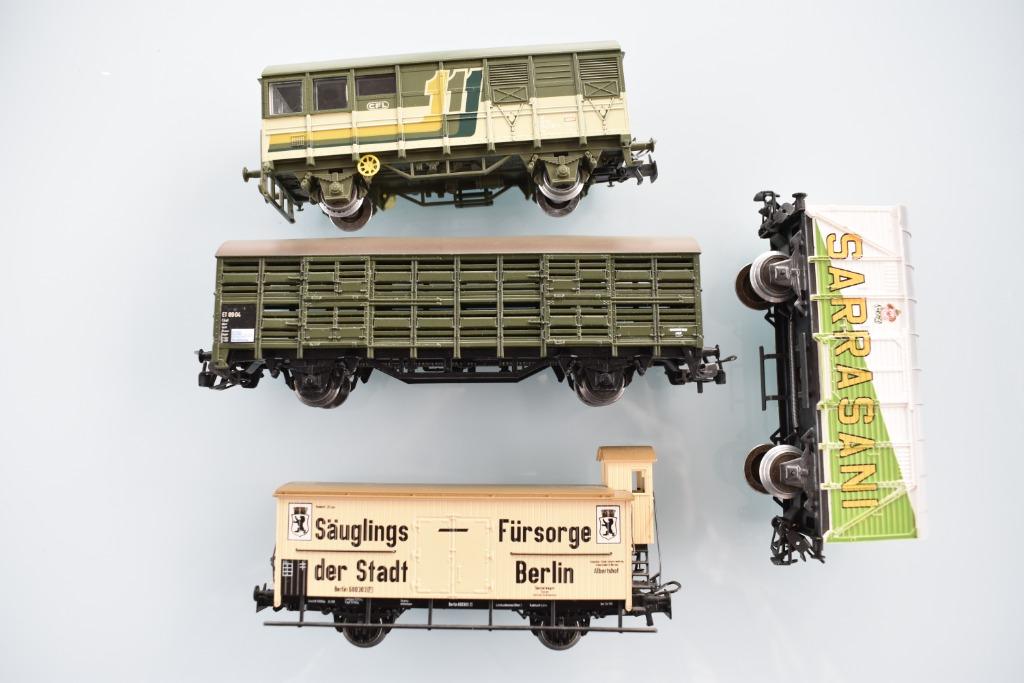 (9D) Wagons de fret Märklin 4 lire la description, Enlèvement ou Envoi, Courant alternatif, Wagon, Comme neuf