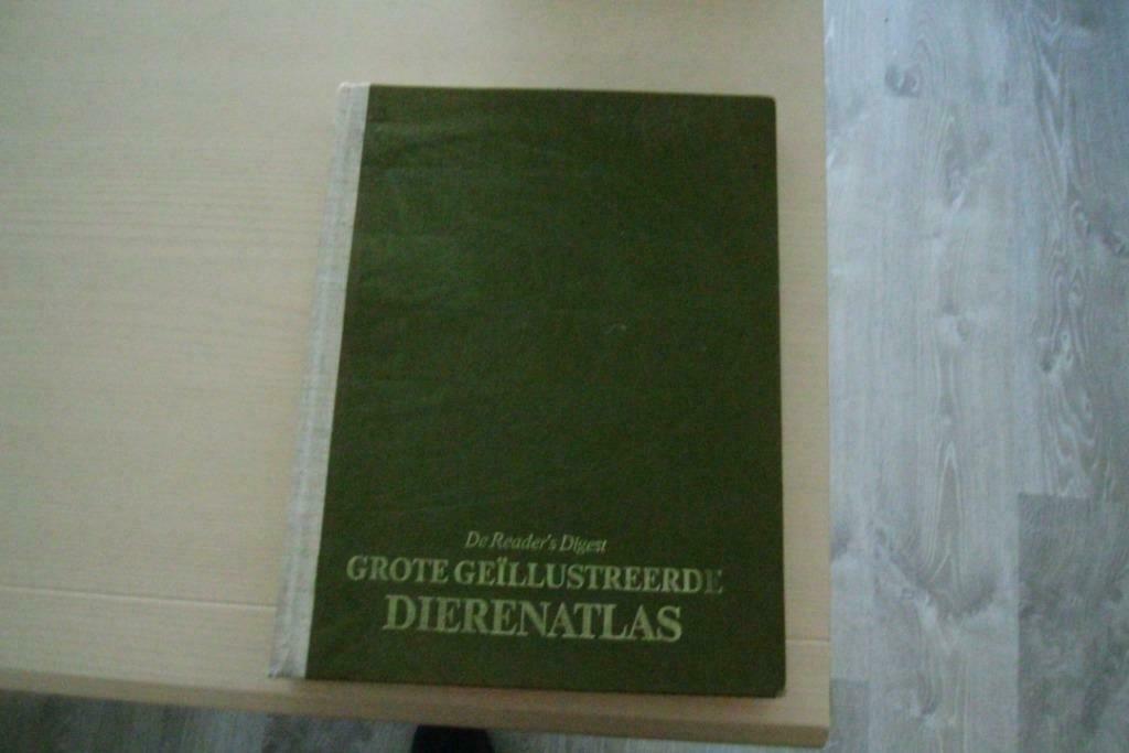grote geillustreerde dierenatlas, Boeken, Ophalen of Verzenden, Gelezen, Dieren