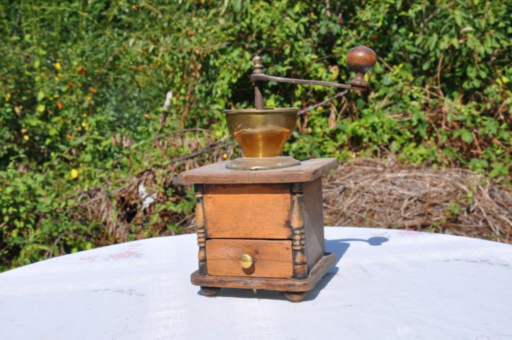 §(d)  moulin a café bois et cuivre (j8), Antiquités & Art, Enlèvement ou Envoi