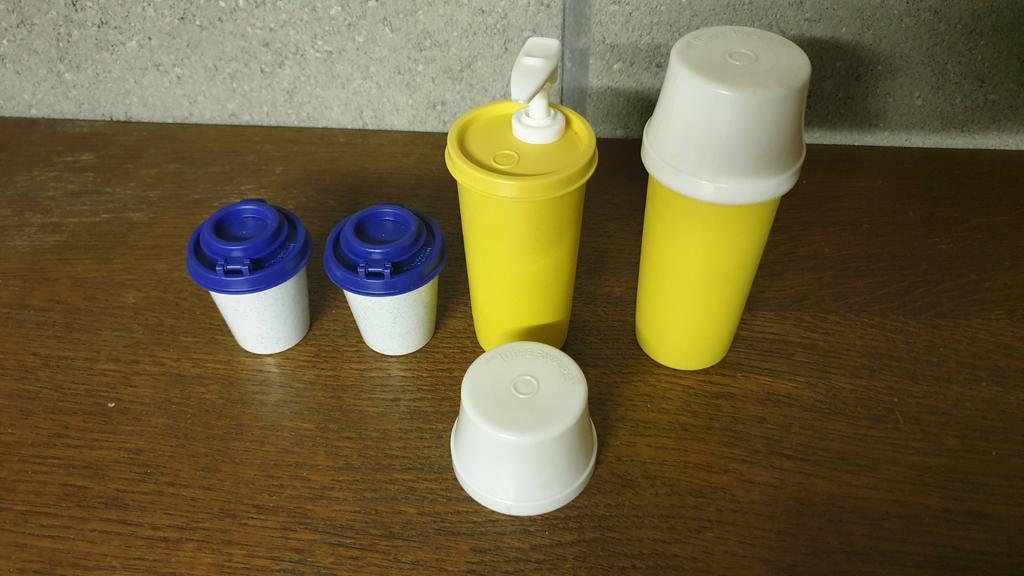Peper en zoutstel en 2 sauspotjes Tupperware, Ophalen, Zo goed als nieuw