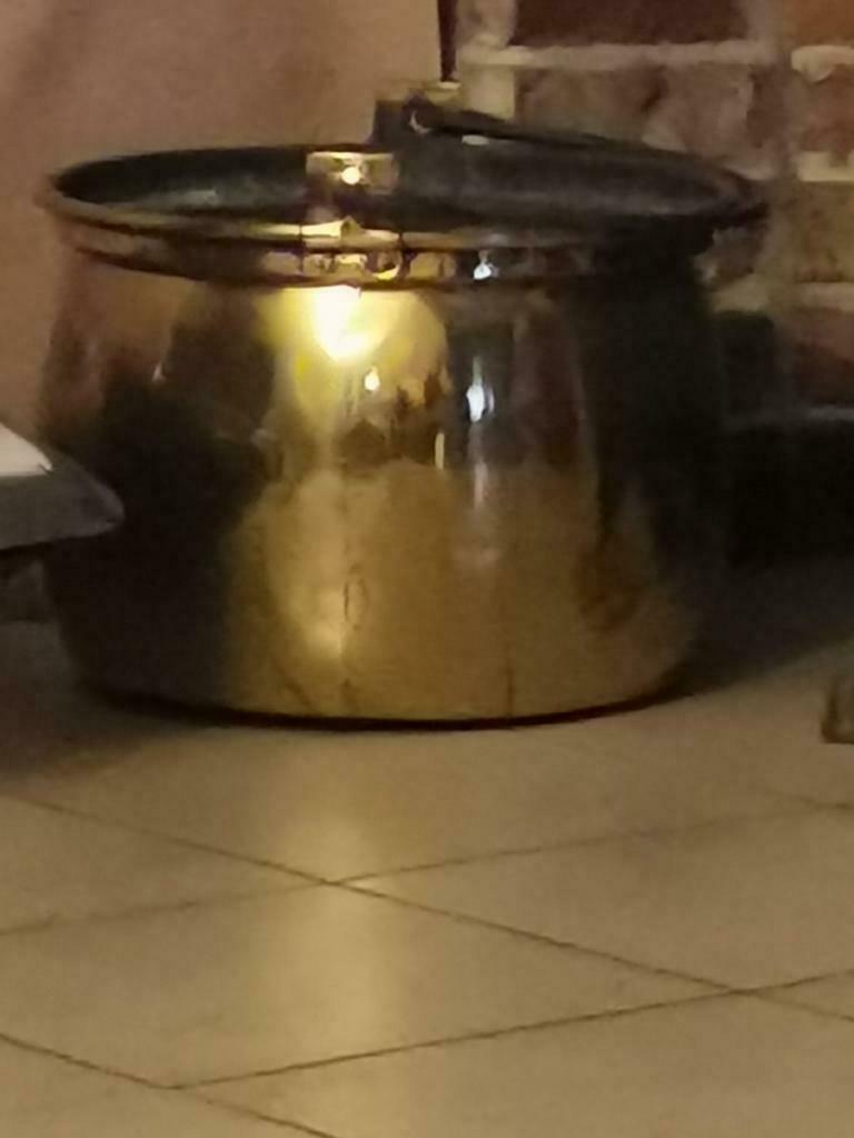 Koperen ketel antiek., Ophalen