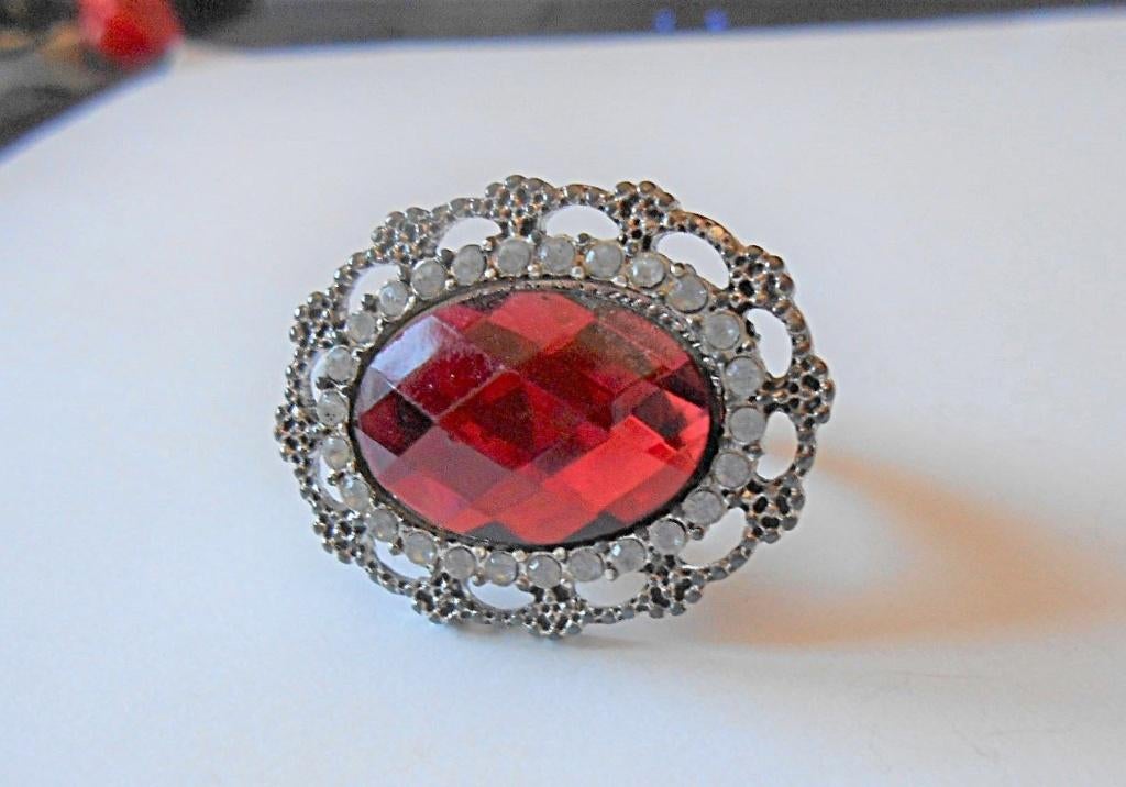 AVON: Prachtige ring, fijn, verstelbaar, Handtassen en Accessoires, Ringen, Nieuw, Ophalen of Verzenden, Dame, Rood