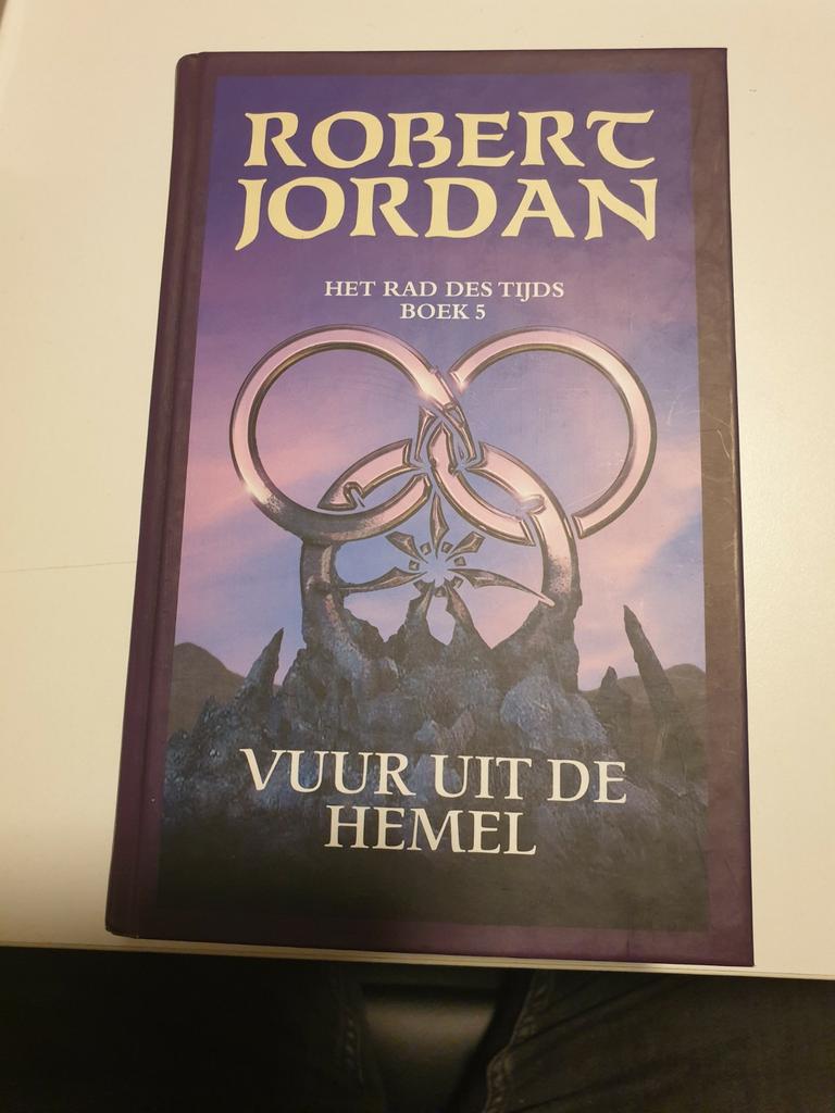 Robert Jordan - Vuur uit de hemel BOEK 5 Het rad des tijds, Ophalen of Verzenden, Zo goed als nieuw, Robert Jordan