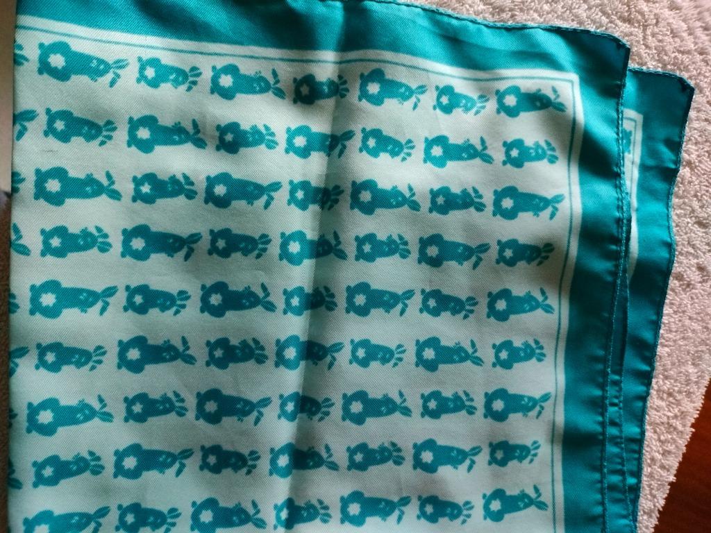 sjaal nylon blauw wit, Enlèvement ou Envoi, Comme neuf, Écharpe