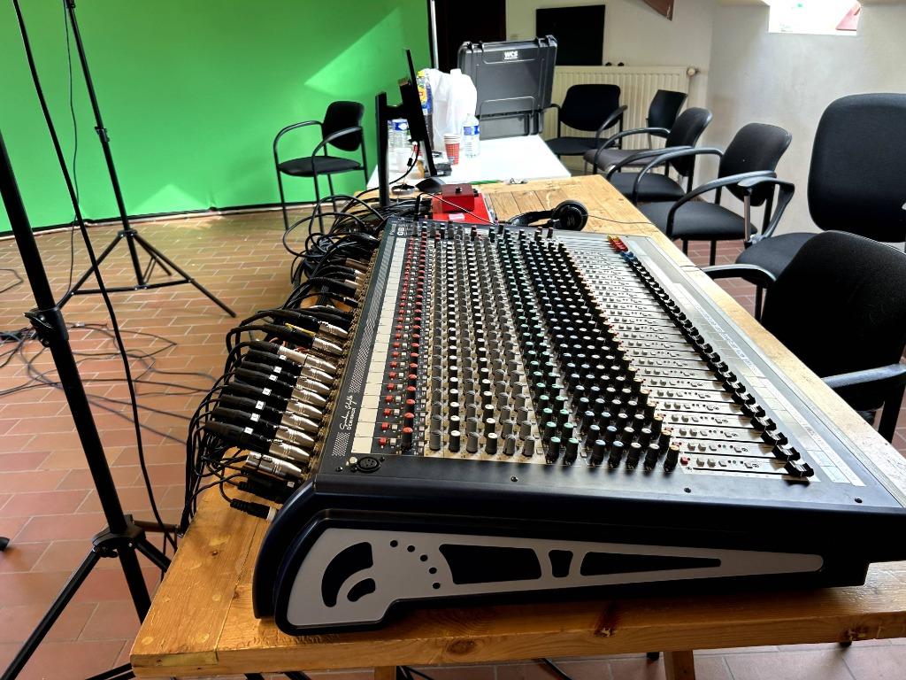 Mixeur live 24 canaux Soundcraft GB2-24, Enlèvement, Comme neuf, 20 canaux ou plus, Entrée micro