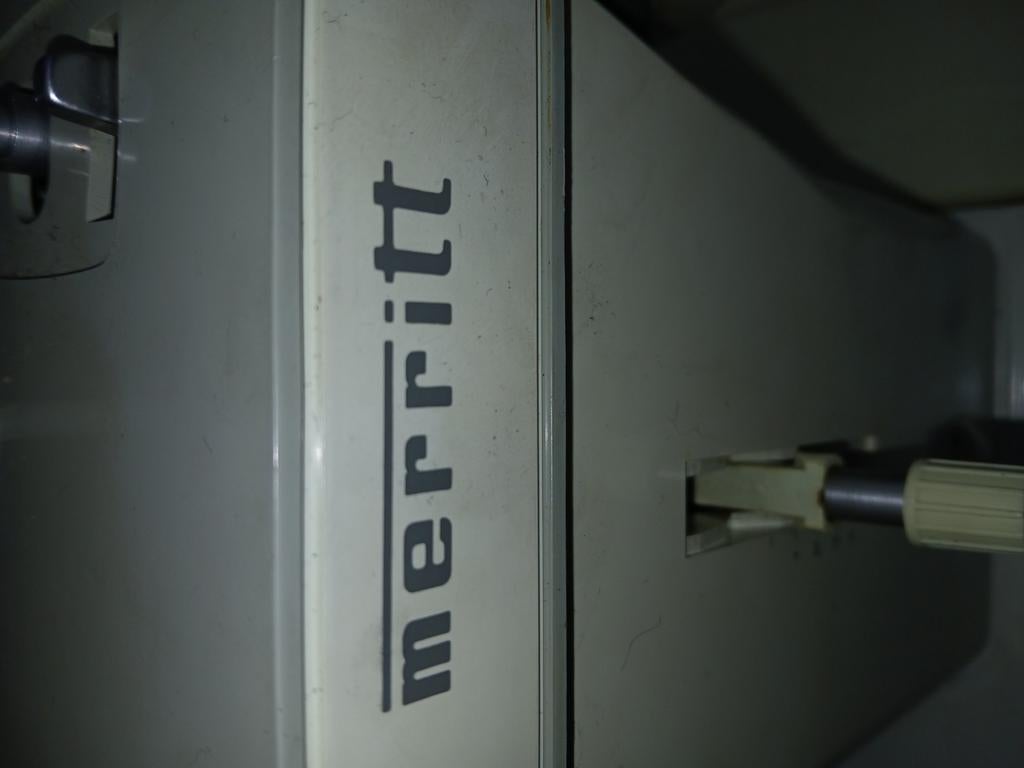 Machine a coudre electrique  a reparer ou p pieces