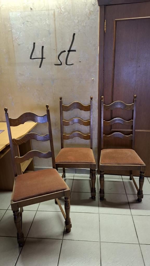 4 chaises en bois, Enlèvement
