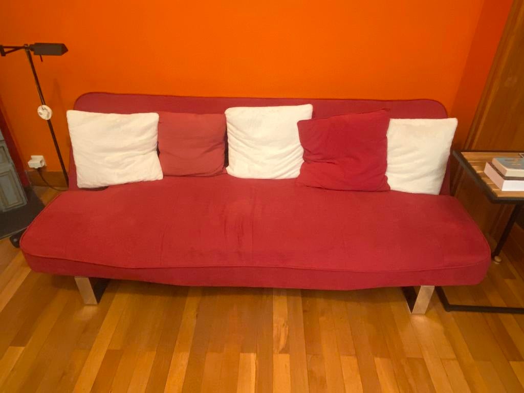 Divan-lit rouge en bon état général, Enlèvement, Utilisé, Rouge