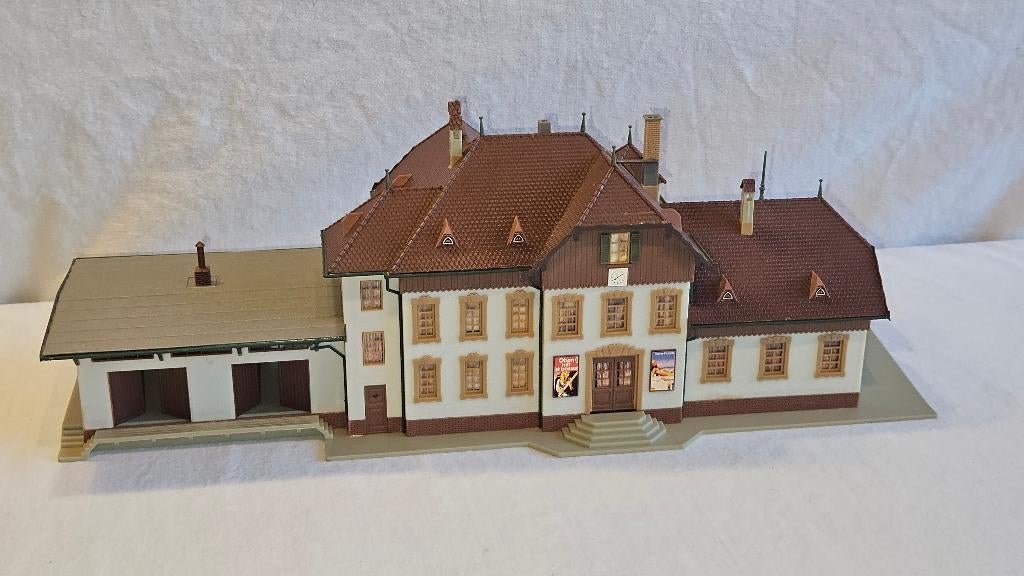 Gare Faller HO Fayetteville 45cm x 15cm, Enlèvement ou Envoi, Utilisé, Pont, Tunnel ou Bâtiment