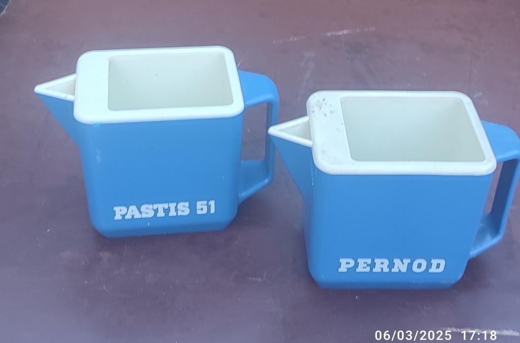 2 carafes en plastique PASTIS 51 - PERNOD ., Collections, Enlèvement ou Envoi, Utilisé, Ustensile