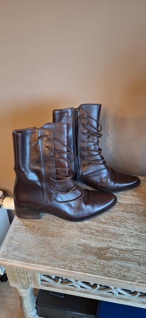 Bruine korte laarzen GP design maat 36, Kleding | Dames, Schoenen, Ophalen of Verzenden, Zo goed als nieuw, Bruin