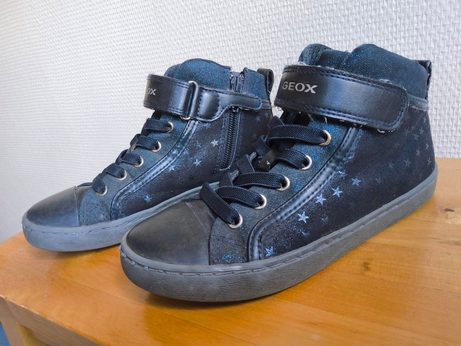 Geox blauw sterretjes meisje maat 32 spelen, kampje? €5, Kinderen en Baby's, Ophalen, Gebruikt, Meisje, Schoenen
