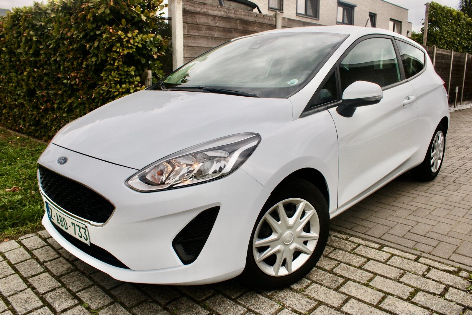 FORD FIESTA 1.1 BENZINE | NIEUWSTAAT | GARANTIE !!, Stof, Wit, https://public.car-pass.be/vhr/b6110de2-54f5-43b7-916b-a783e217e1bd