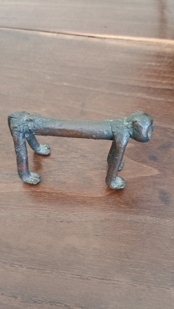 Art Africain figuratif (animalier), XXème, origine Gabon., Enlèvement, Bronze