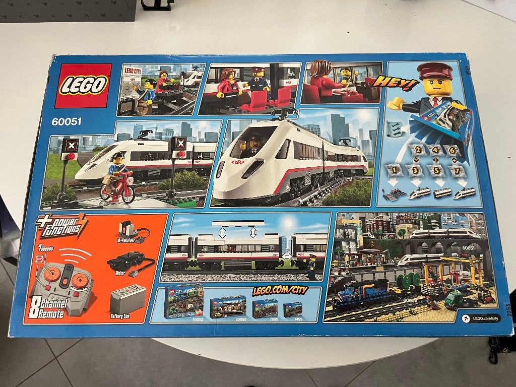 Le train LEGO 60051, comme neuf dans un emballage scellé, Enfants & Bébés, Neuf, City, Enlèvement ou Envoi, Ensemble complet