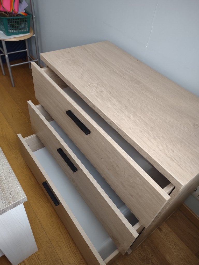 commode neuve, (cause décès)  prix fixe 50€  !, 3 ou 4 tiroirs, Enlèvement, Neuf