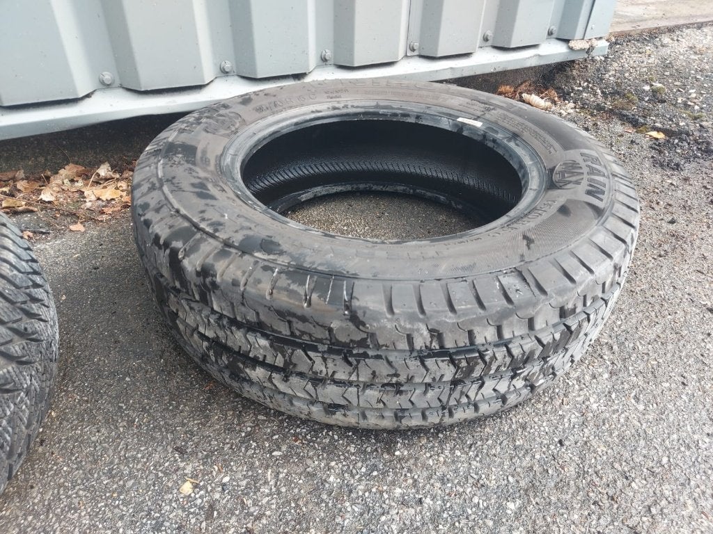Uniroyal RainMax 195/70R15C, Autos : Pièces & Accessoires, Pneus & Jantes, 15 pouces, 4 Saisons, Véhicule utilitaire, Pneu(s)