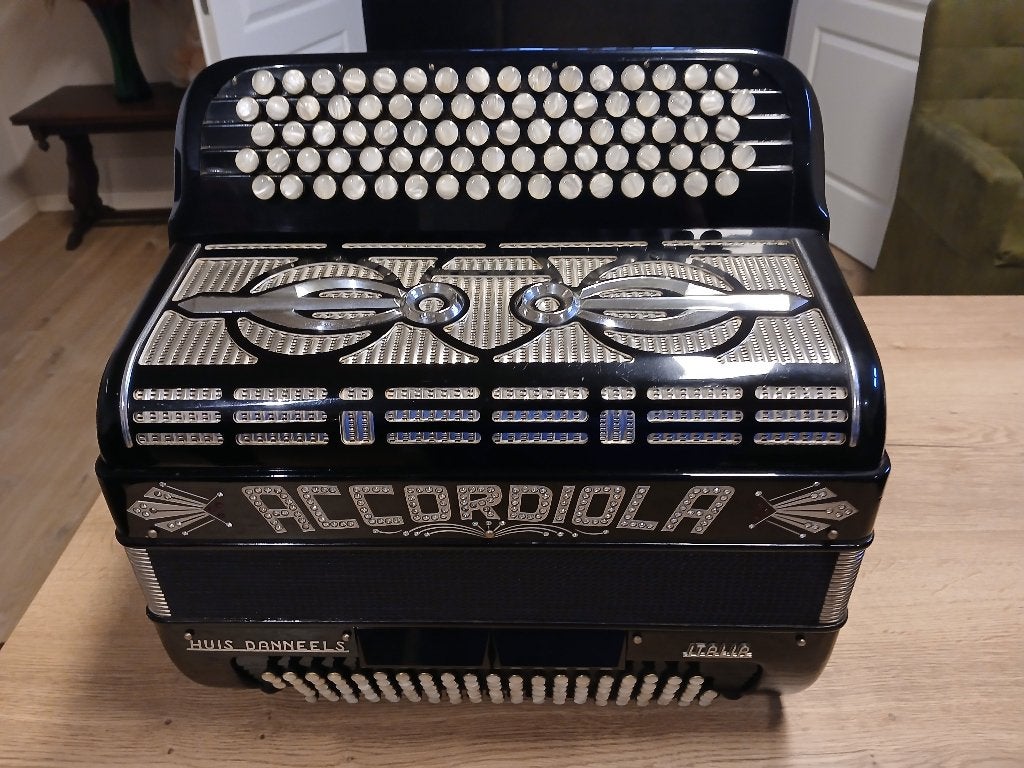Accordiola Musette Italia accordeon met toebehoren, Avec valise, Accordiola, Enlèvement, Utilisé