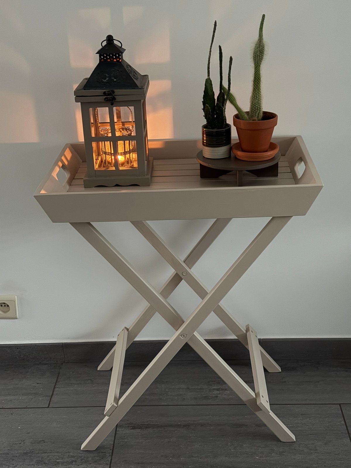 Butler tray + windlicht + plantenonderzet in taupe kleuren., Enlèvement, Comme neuf