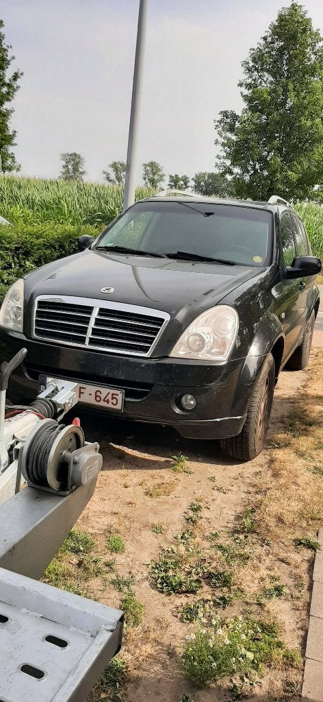 Ssangyong Rexton 2.7 xdi 4x4 + autotransporter 3000kg combi, Auto's, SsangYong, 4 zetels, Zwart, Leder, Particulier