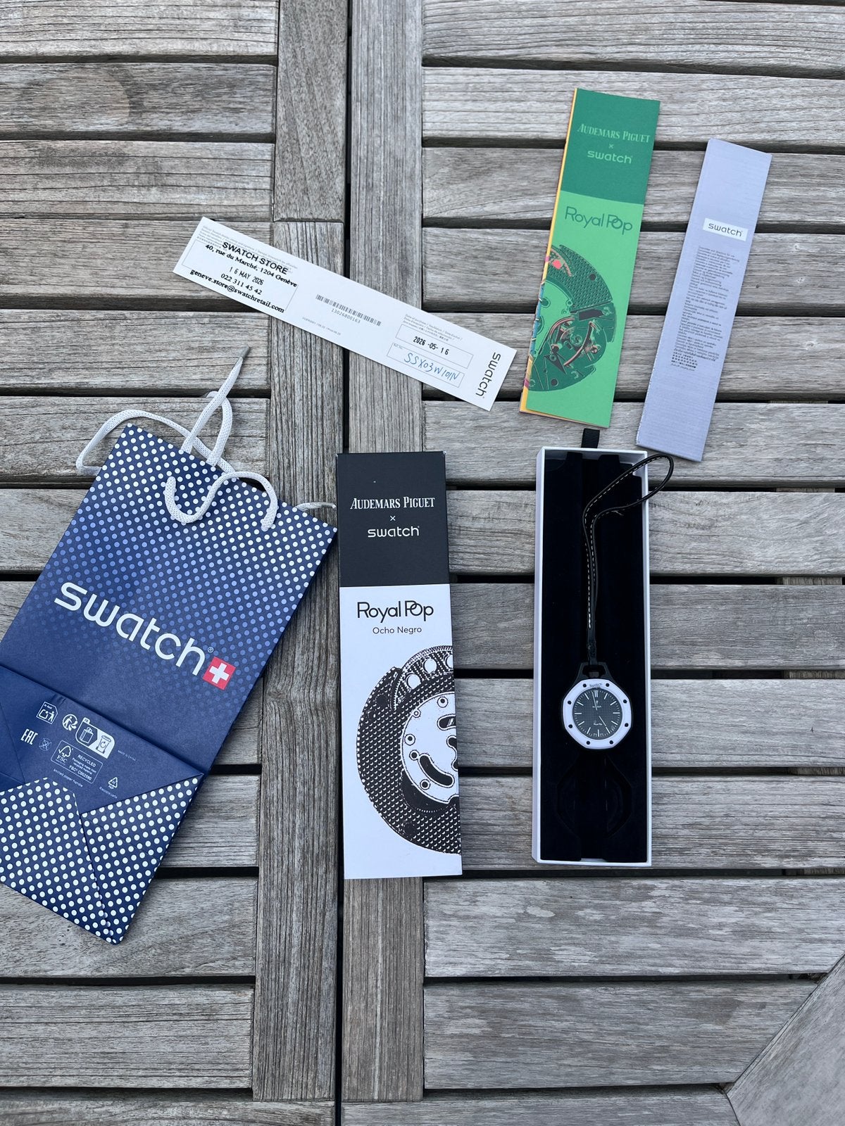 La Swatch x Audemars Piguet Royal Pop "Ocho Negro", Neuf, Autres marques, Cuir, Autres matériaux