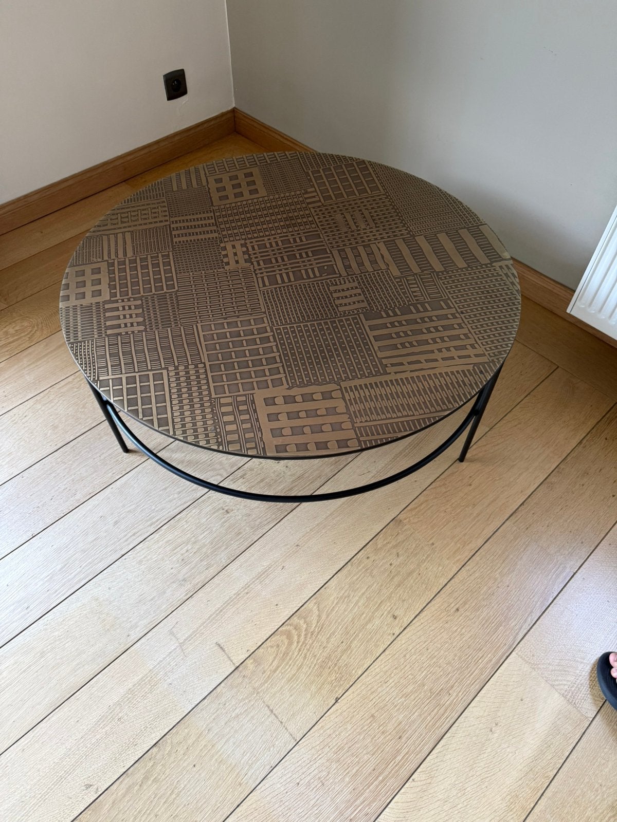 Table salon métallique; diamètre 90, hauteur 35, Ophalen, Zo goed als nieuw