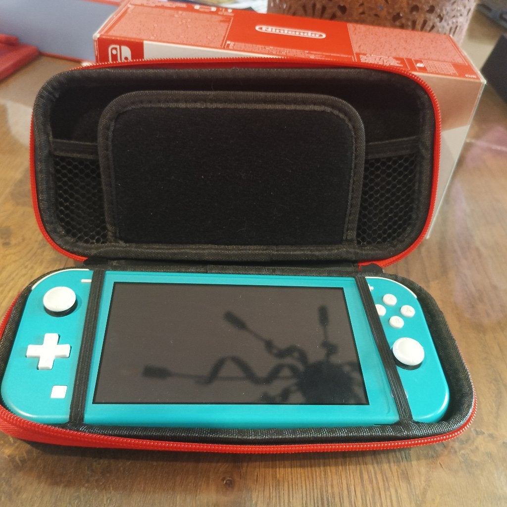 Nintendo switch lite met hoes, Games en Spelcomputers, Spelcomputers | Nintendo Switch Lite, Ophalen, Turquoise, Zo goed als nieuw