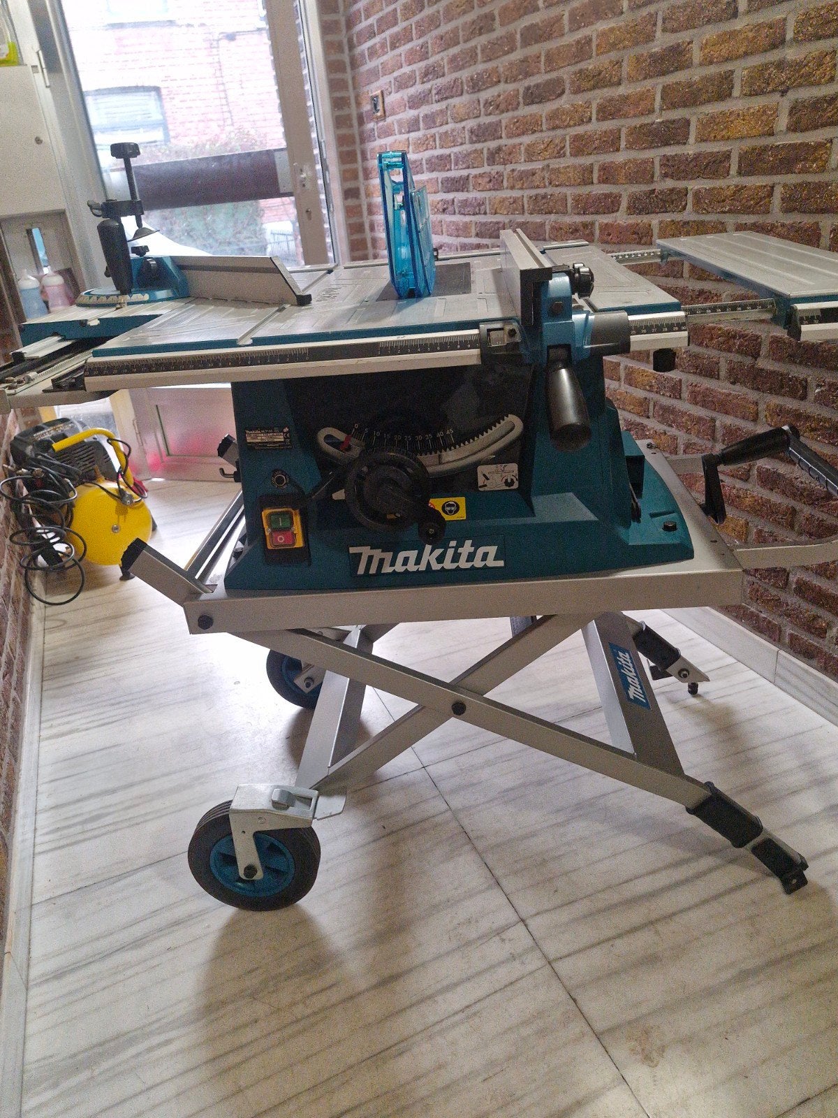 Scie à table Makita — en bon état
À vendre : scie à table Ma, Bricolage & Construction, Enlèvement ou Envoi