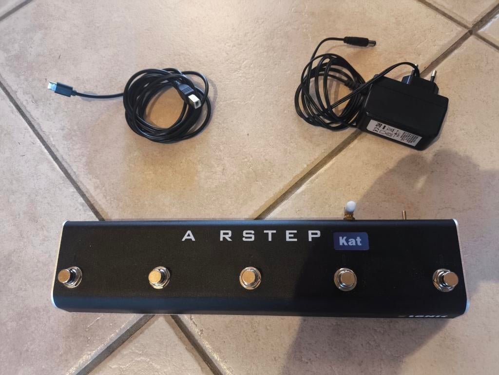 XSonic Airstep Kat Edition – footswitch voor Boss Katana, Muziek en Instrumenten, Versterkers | Bas en Gitaar, Ophalen