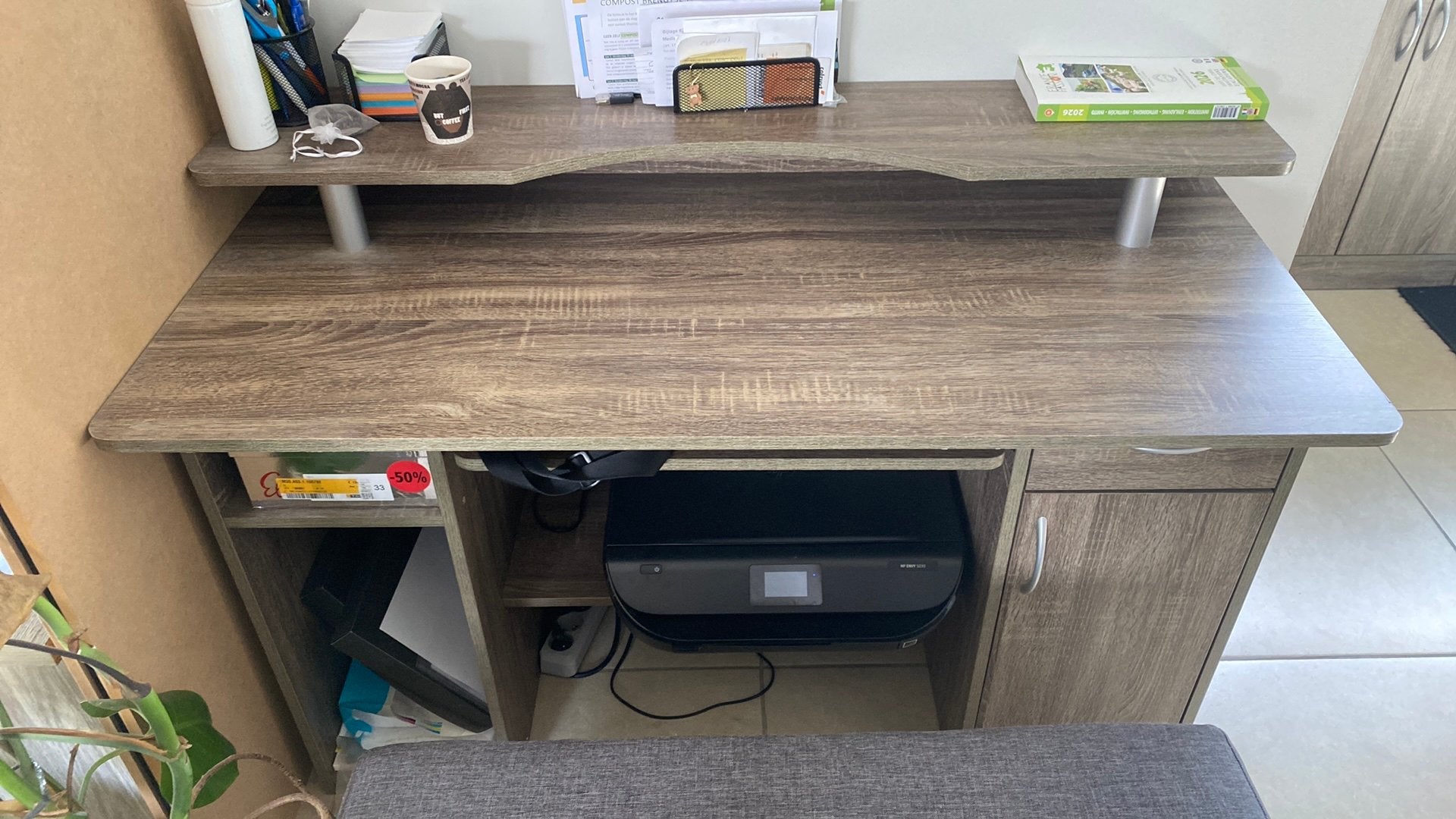 Bureau + opbergpoef, Ophalen, Zo goed als nieuw
