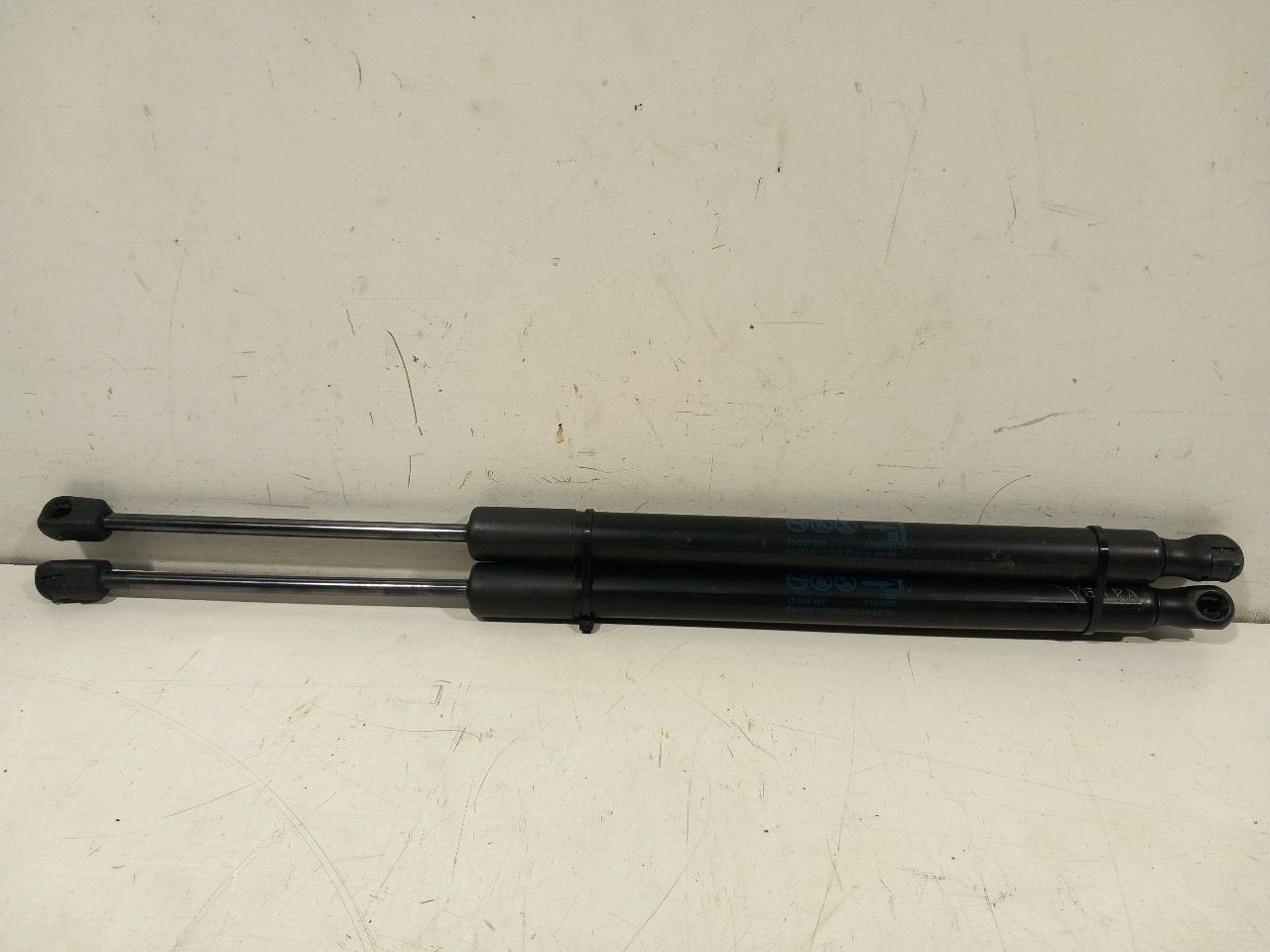 Gasdrukveerset achter Opel Meriva, Auto-onderdelen, Onderdelen@venauto.nl, Van der Ven Autorecycling B.V., Gebruikt, Ettenseweg 76, 4706 PB Roosendaal, The Netherlands