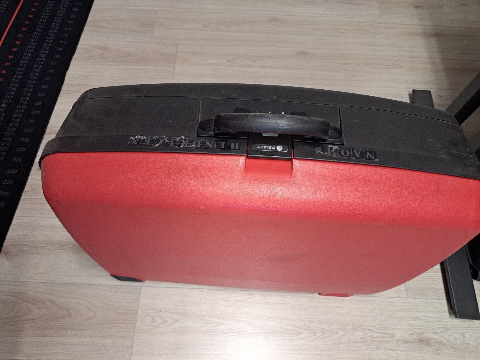 Étui de voyage robuste Delsey Hardshell avec chiffres, Enlèvement, Roulettes