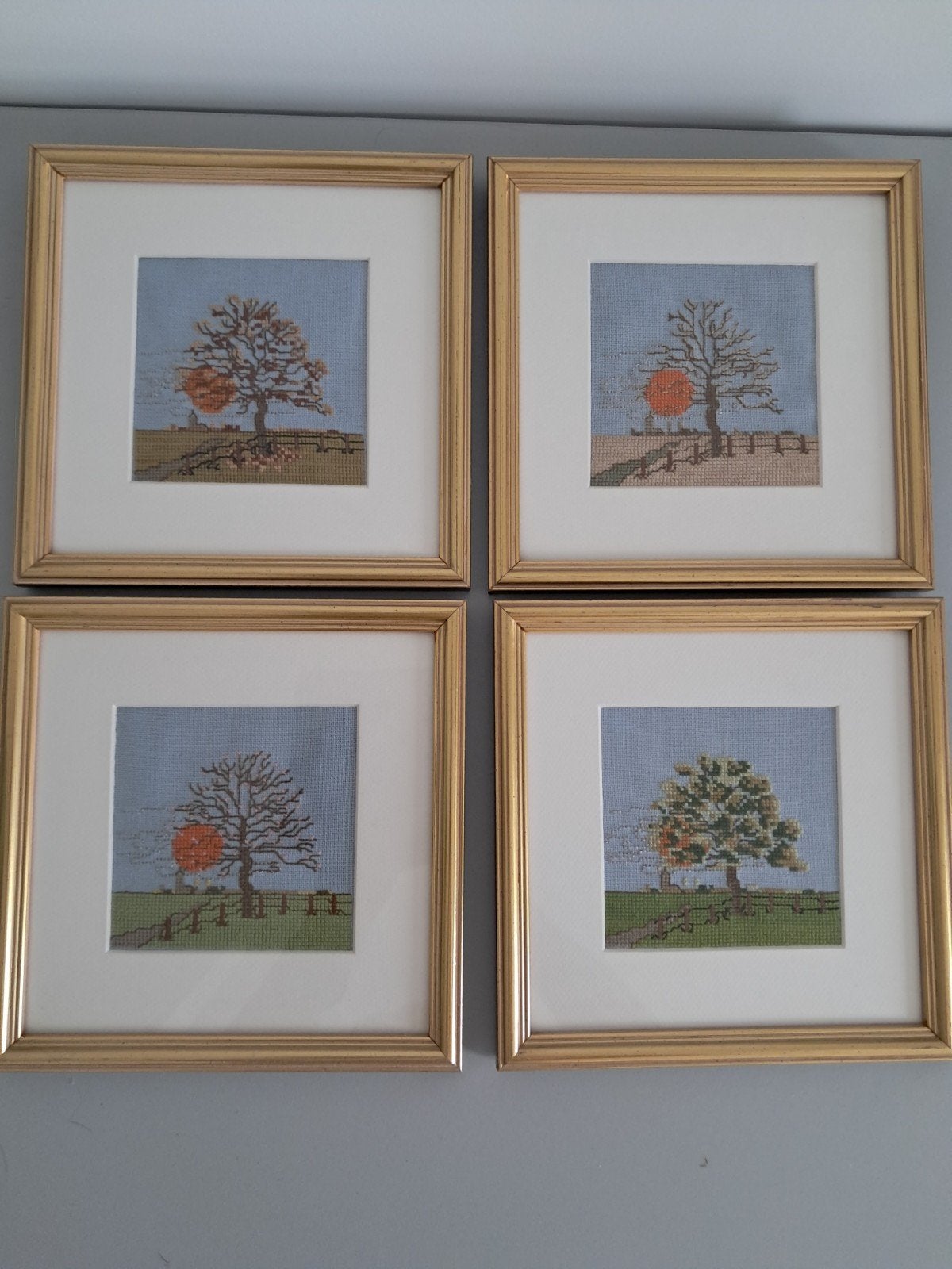vierjaargetijde kruisjessteek schilderijen 25x25cm, Hobby en Vrije tijd, Ophalen of Verzenden