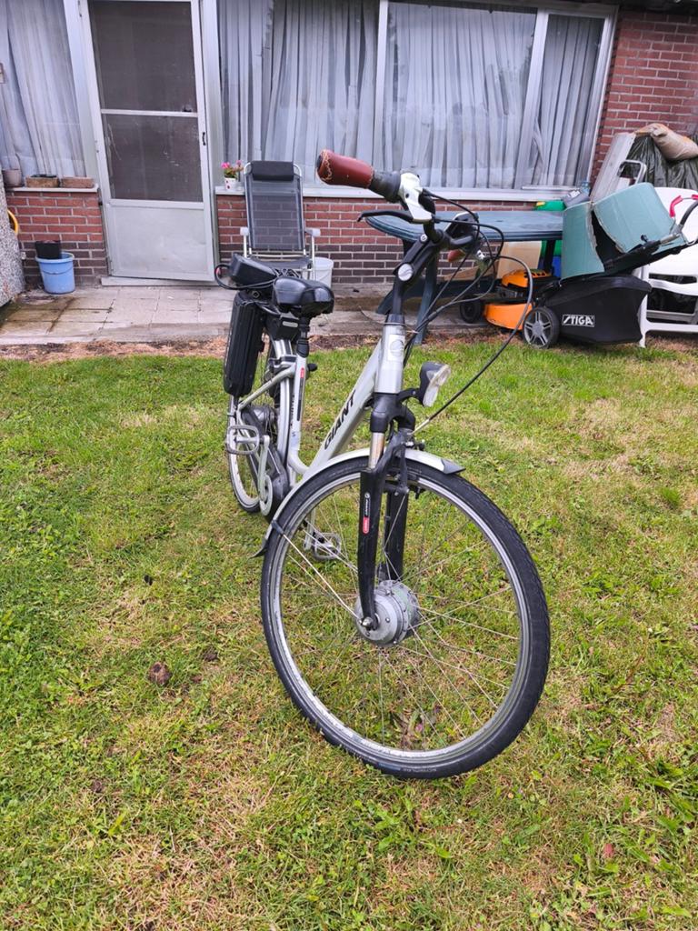 ELECTRISCHE Daamsfiets GIANT 28 INCH, Fietsen en Brommers, Ophalen