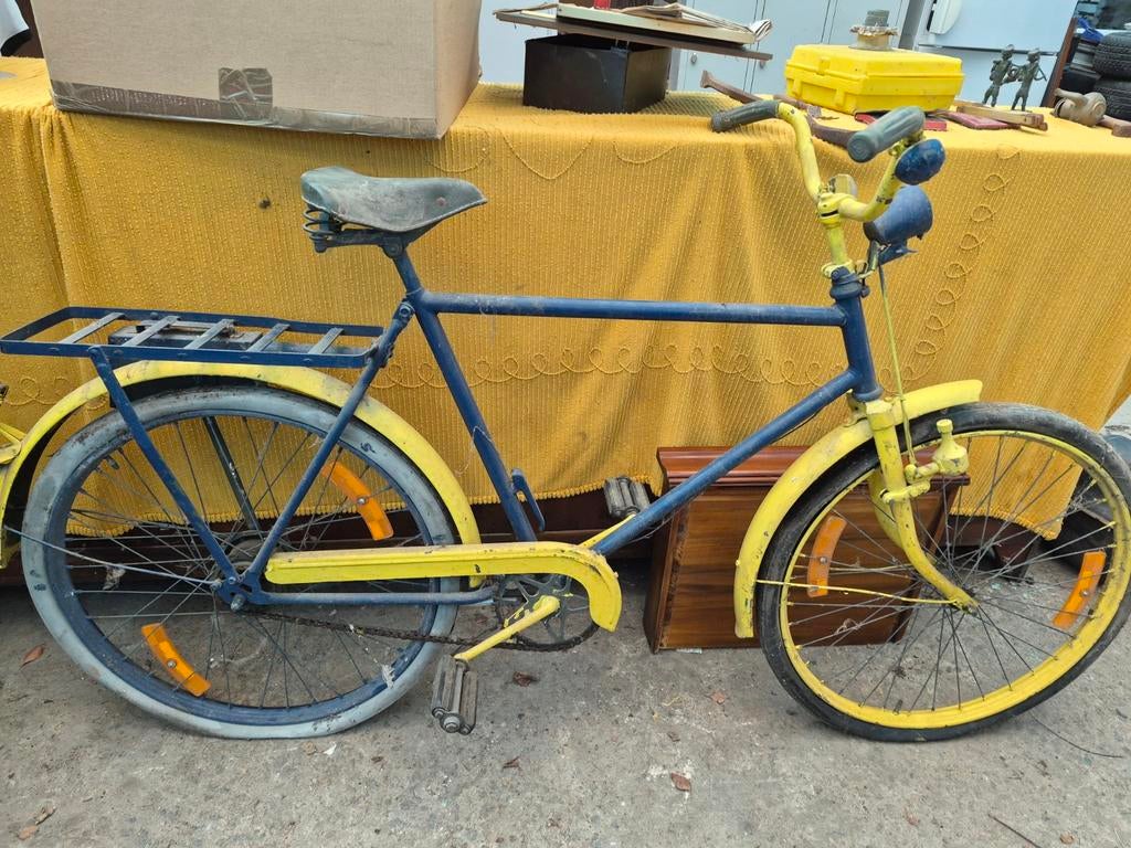 Vintage fiets uit het Zweedse leger, Ophalen