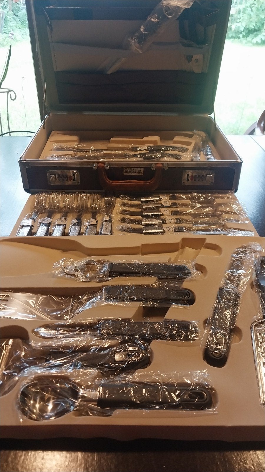 Set de couteaux, Enlèvement