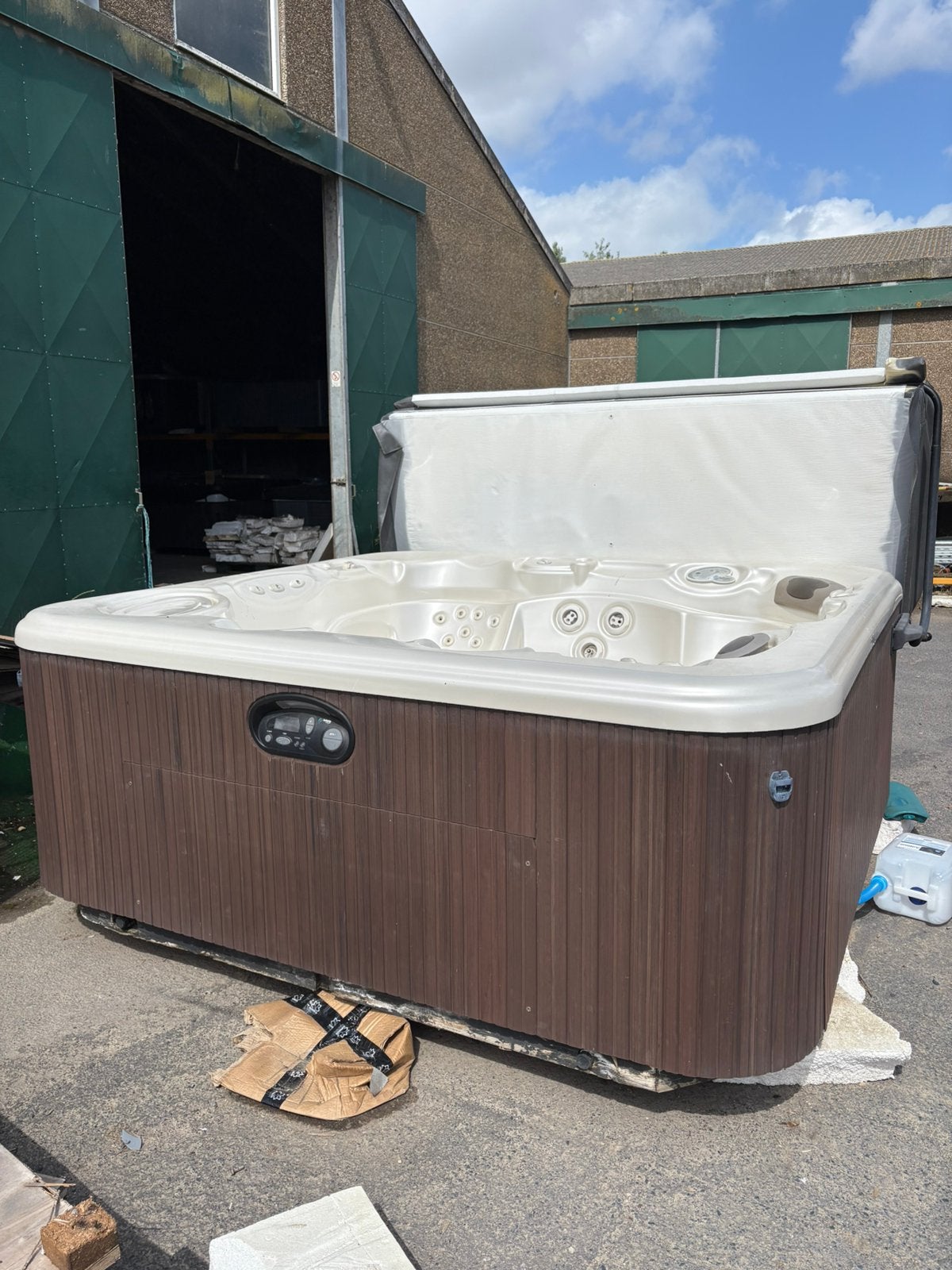Jacuzzi à vendre pour 4.000€ le neuf il coute 29.000€, Enlèvement, Comme neuf