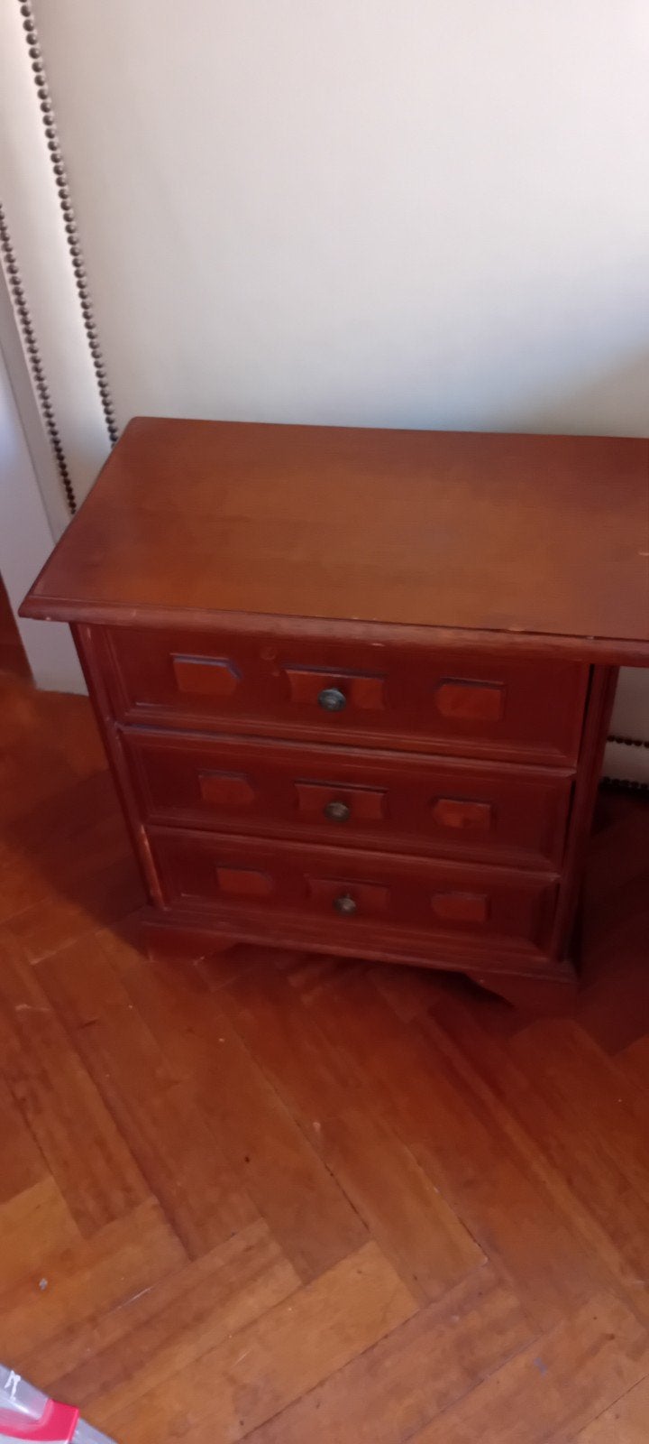 Table de chevet,  petit meuble d'appoint vintage, 3 ou 4 tiroirs, 25 à 50 cm, Enlèvement, Utilisé